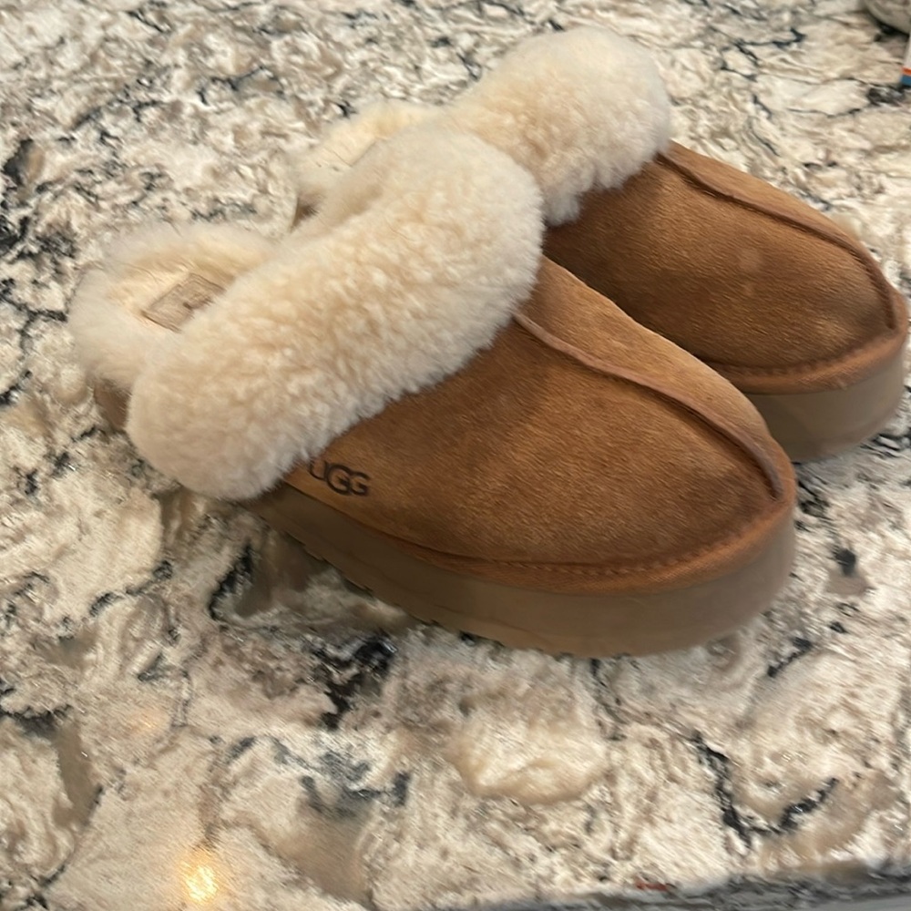 Used UGG Disquette Slippers Chestnut 8 some blemishes stains in photos! No box